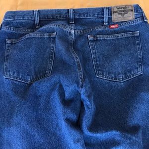 Wrangler bluejeans 38 waist 29 length relaxed fit